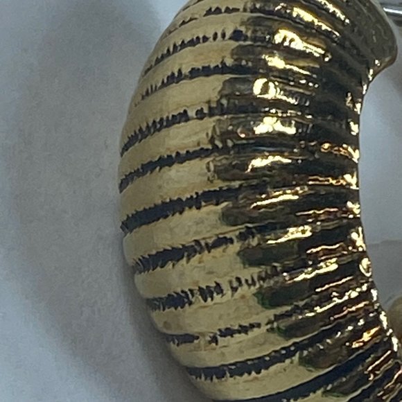 Half Hoop Vintage Pierced Post Earrings Womens Gold Tone Ridged Ribbed Textured - Picture 10 of 16